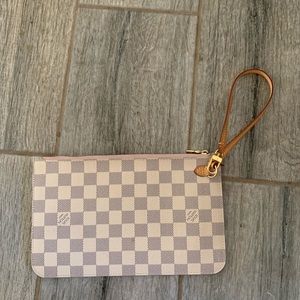 ❌SOLD❌ Louis Vuitton Neverfull mm pouch